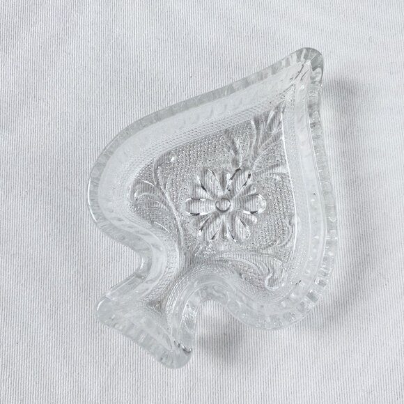 Vintage Glass Playing Card Suit Dishes – Heart, Club, Diamond, Spade - Picture 5 of 9